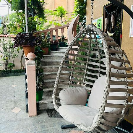 Nikas Guest House Batumi Exteriör bild