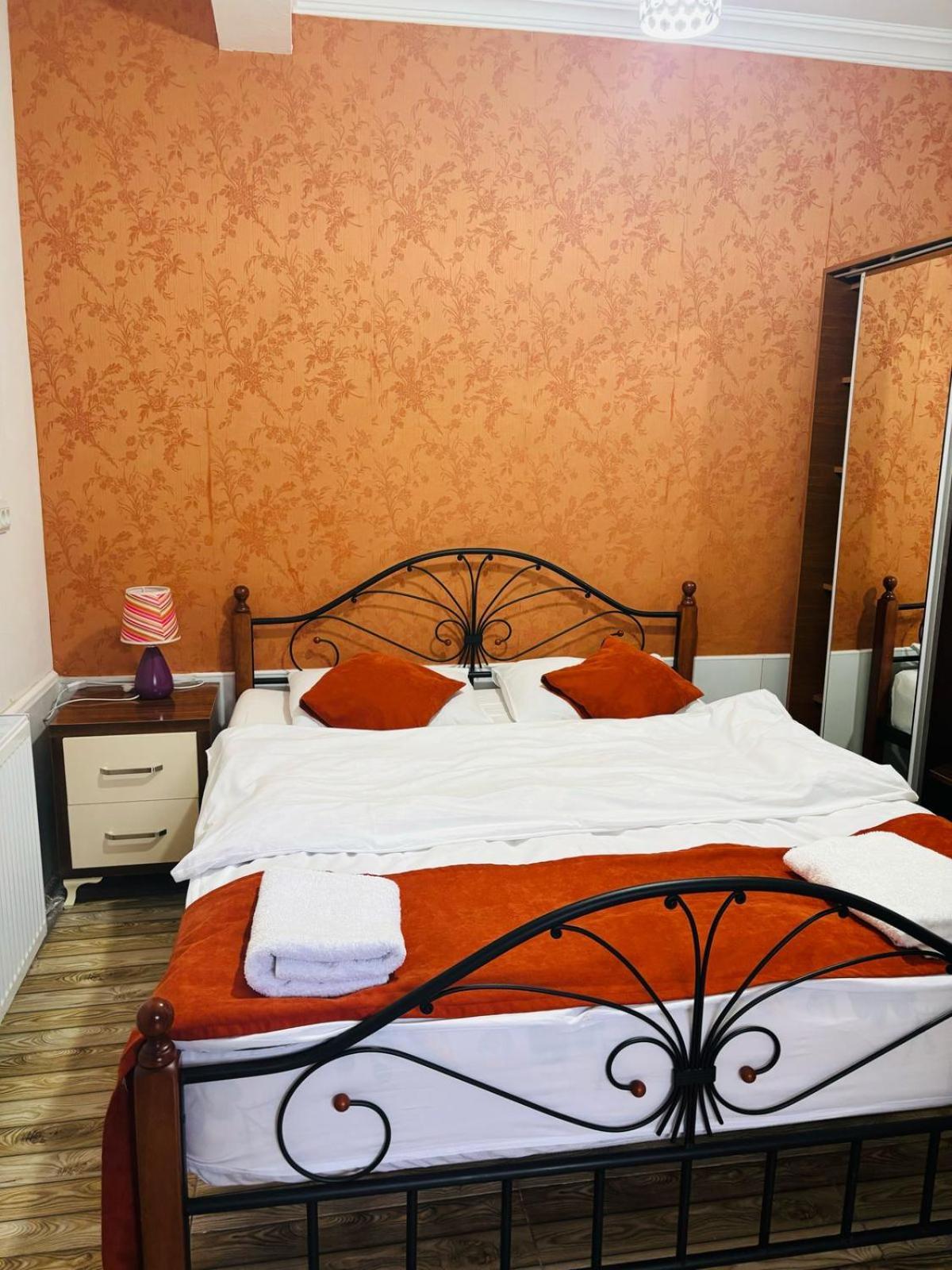 Nikas Guest House Batumi Exteriör bild