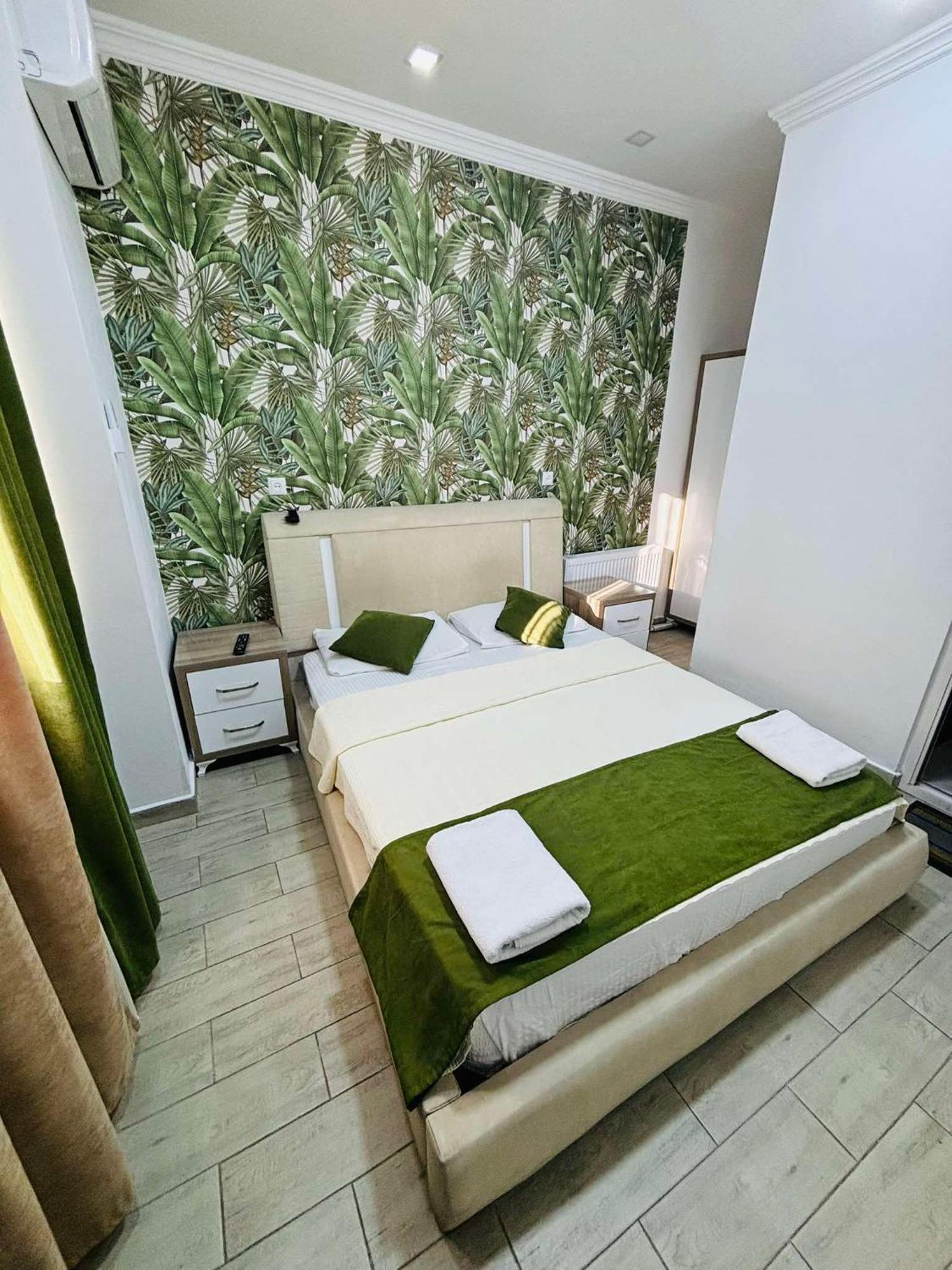 Nikas Guest House Batumi Exteriör bild
