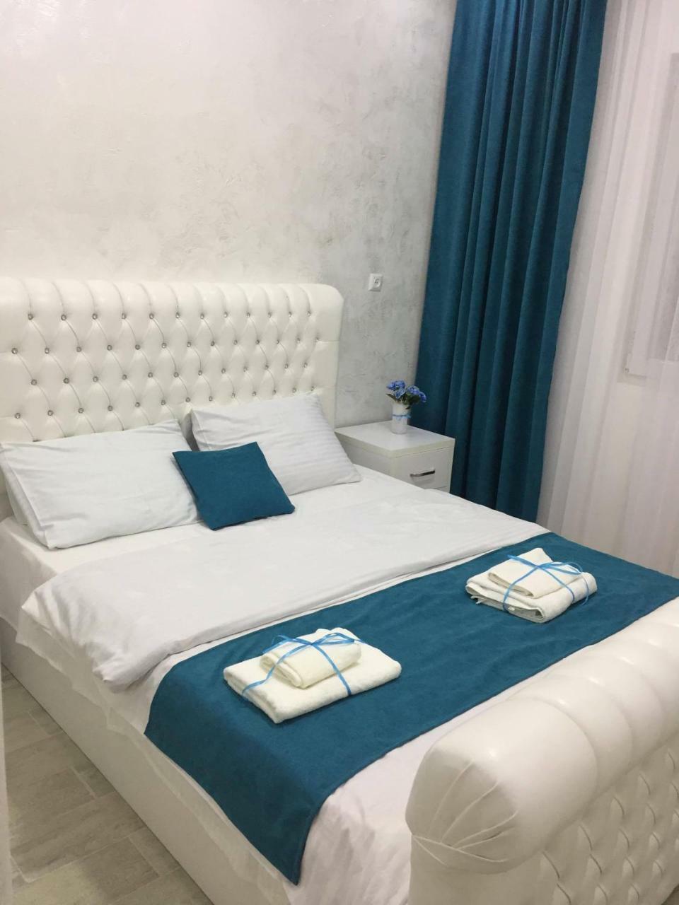 Nikas Guest House Batumi Exteriör bild