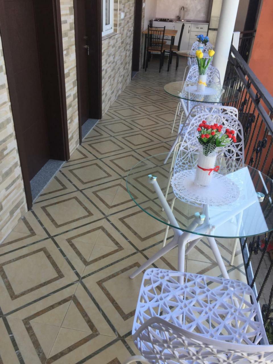 Nikas Guest House Batumi Exteriör bild