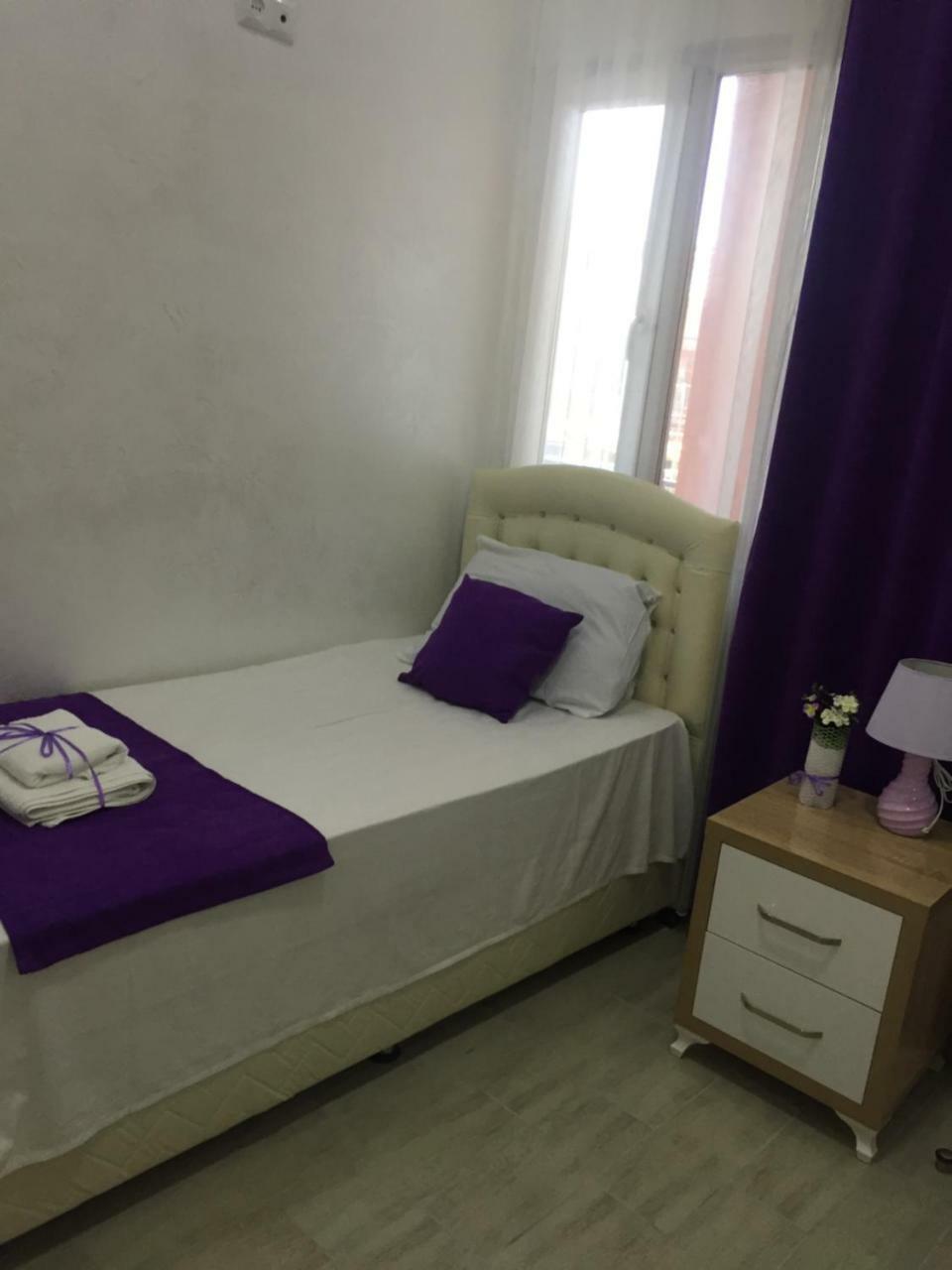Nikas Guest House Batumi Exteriör bild