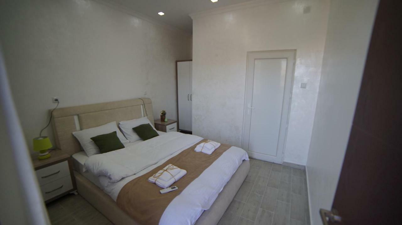 Nikas Guest House Batumi Exteriör bild