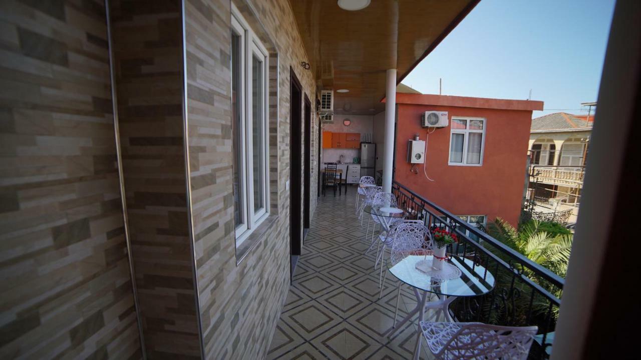 Nikas Guest House Batumi Exteriör bild