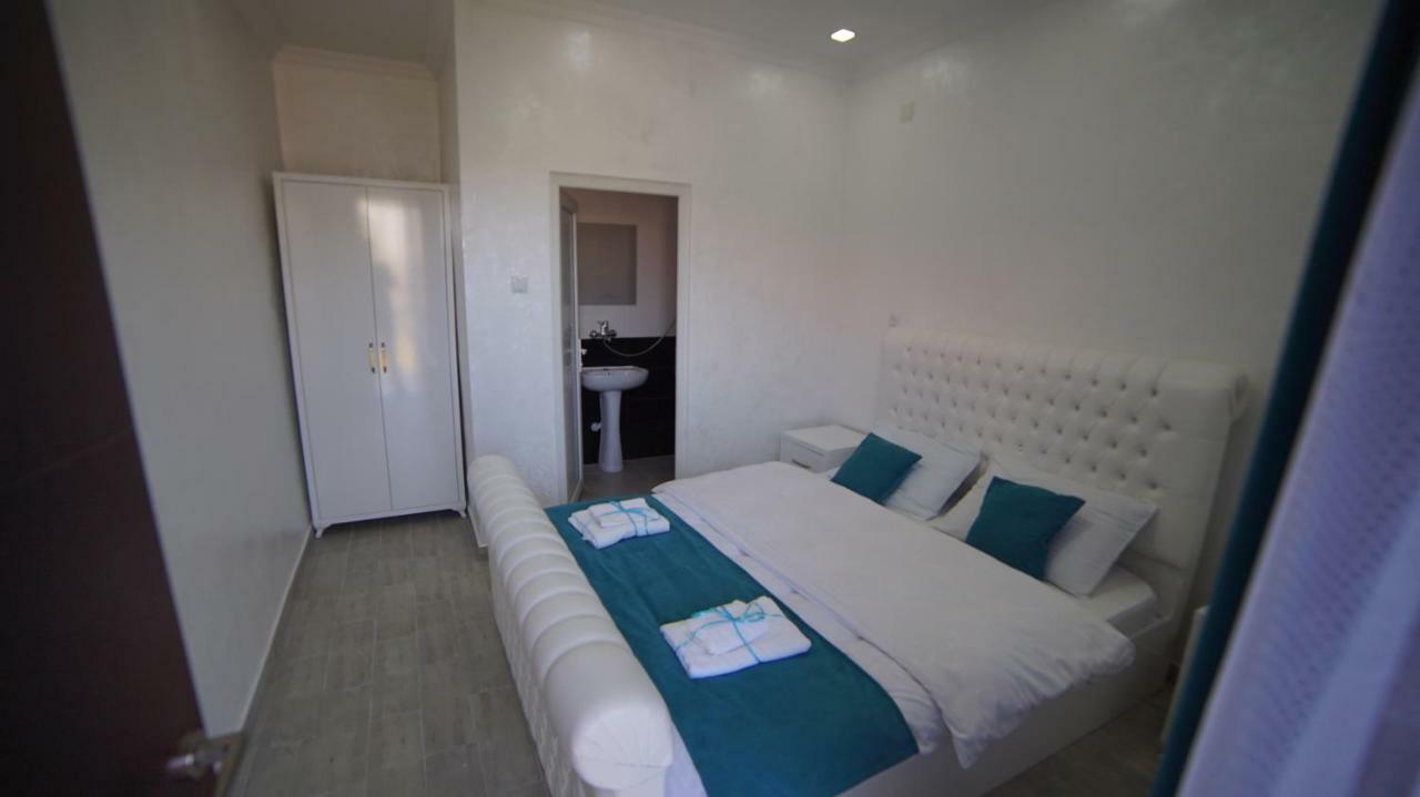 Nikas Guest House Batumi Exteriör bild